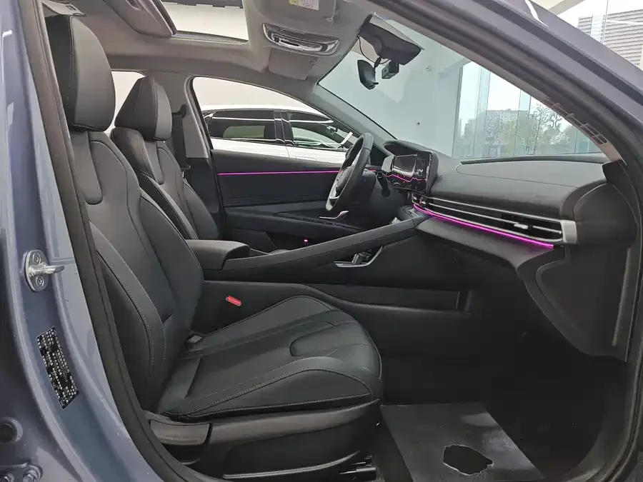 Hyundai Elantra Elantra 2023 1.5L CVT LUX Premium Edition 2024 — миниатюра 3