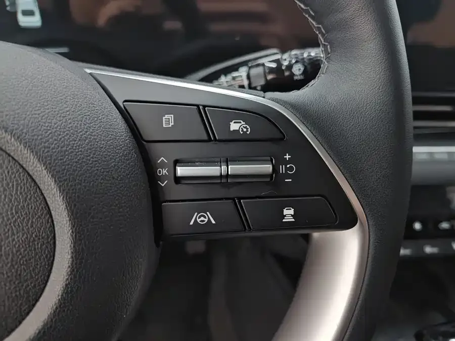 Hyundai Elantra Elantra 2023 1.5L CVT LUX Premium Edition 2024 — миниатюра 5