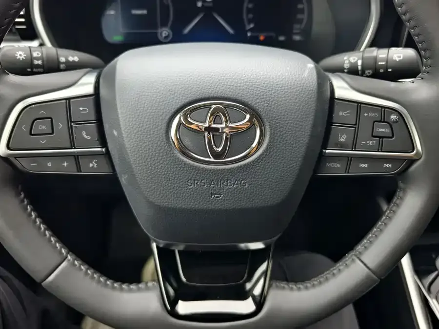 Toyota Highlander 2026 Toyota Highlander 2.5L Intelligent Hybrid Dual-Motor Two-Wheel Drive Luxury 7-Seater 2026 — миниатюра 4