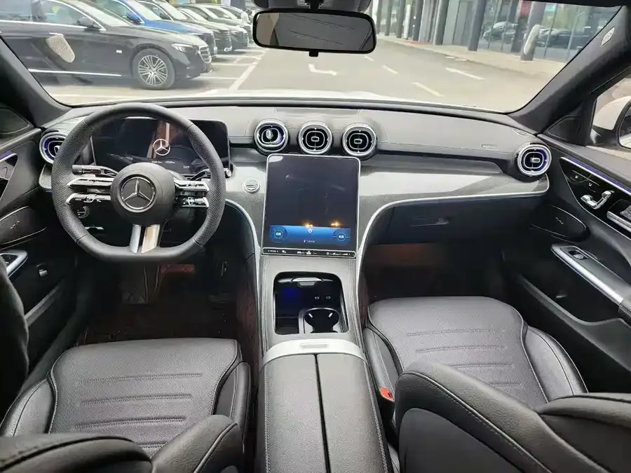 Mercedes-Benz Class C Mercedes-Benz C-Class 2025 C 260 L Sports Edition 2025 — миниатюра 3