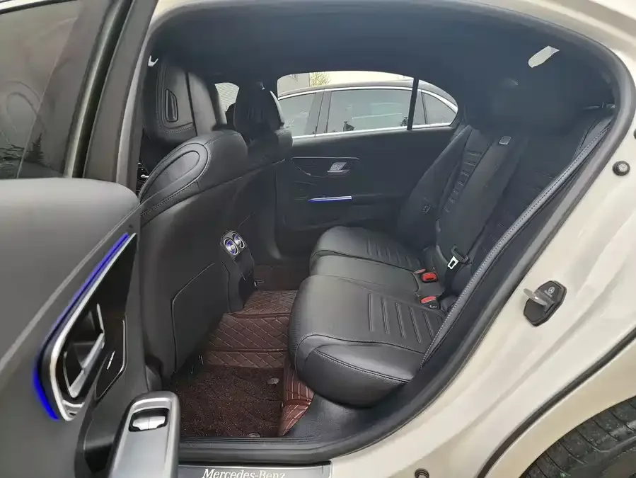 Mercedes-Benz Class C Mercedes-Benz C-Class 2025 C 260 L Sports Edition 2025 — миниатюра 4