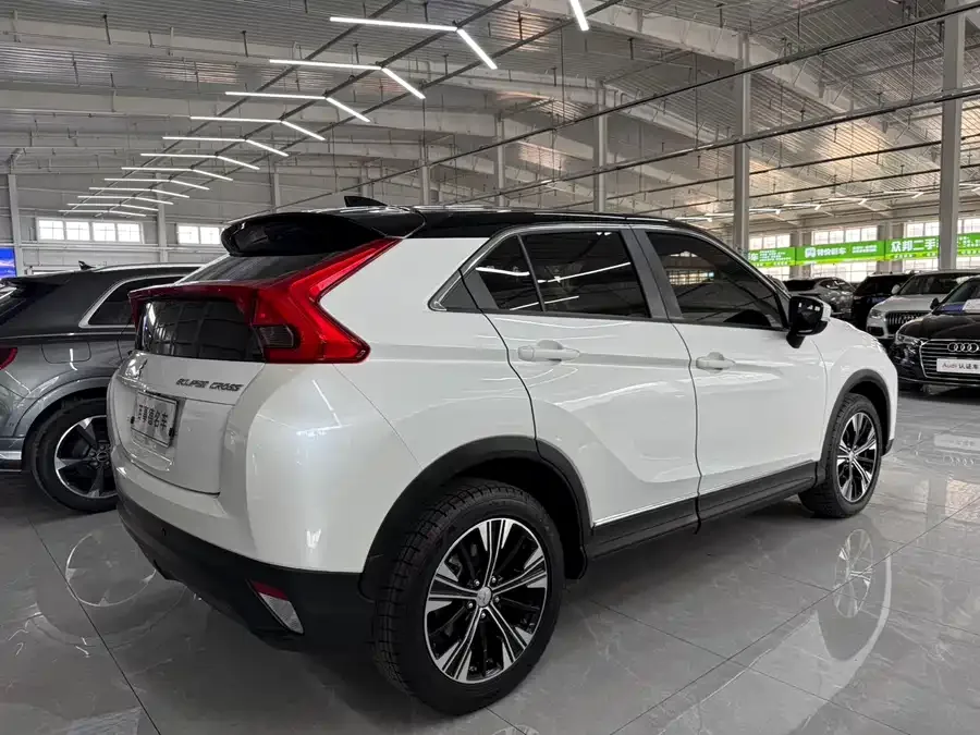 Mitsubishi Yige Yige 2022 1.5T CVT 2WD Fearless Edition 2023 — миниатюра 3