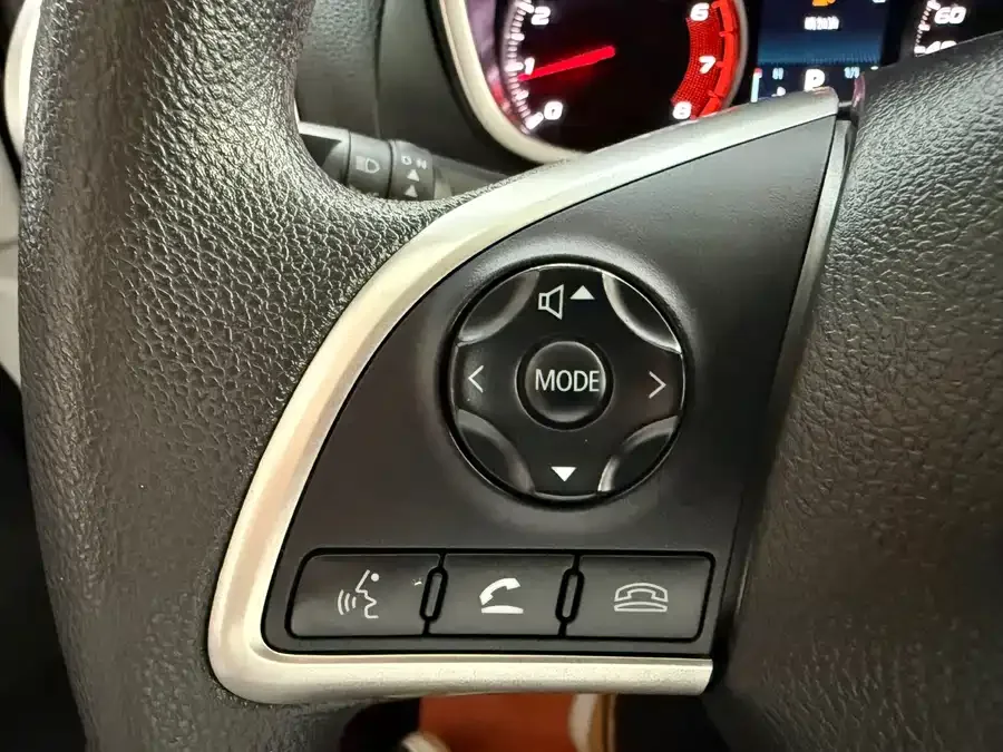 Mitsubishi Yige Yige 2022 1.5T CVT 2WD Fearless Edition 2023 — миниатюра 4