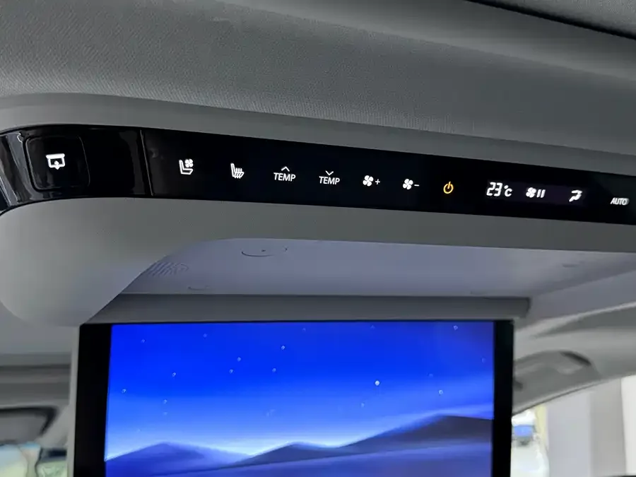 Buick GL8 2025 Lu Zun Premium Edition 2025 — миниатюра 3