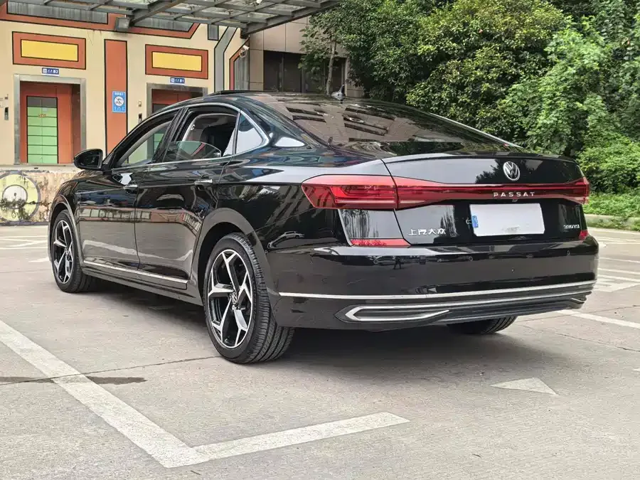Volkswagen Passat Passat 2022 330TSI Starry Sky Deluxe Edition 2022 — миниатюра 3
