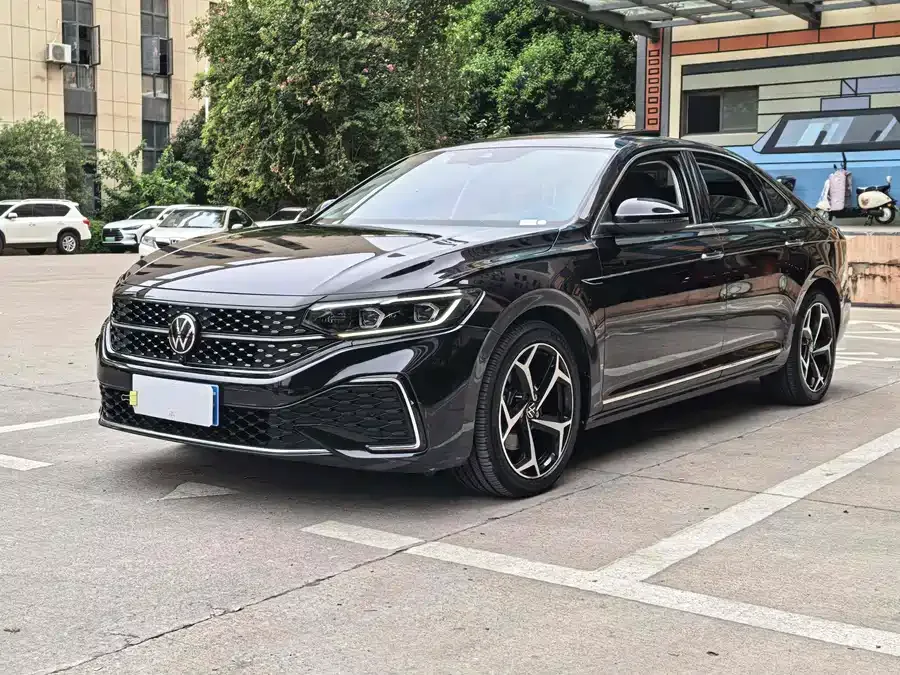 Volkswagen Passat Passat 2022 330TSI Starry Sky Deluxe Edition 2022 — фото 1, купить с доставкой в Москву