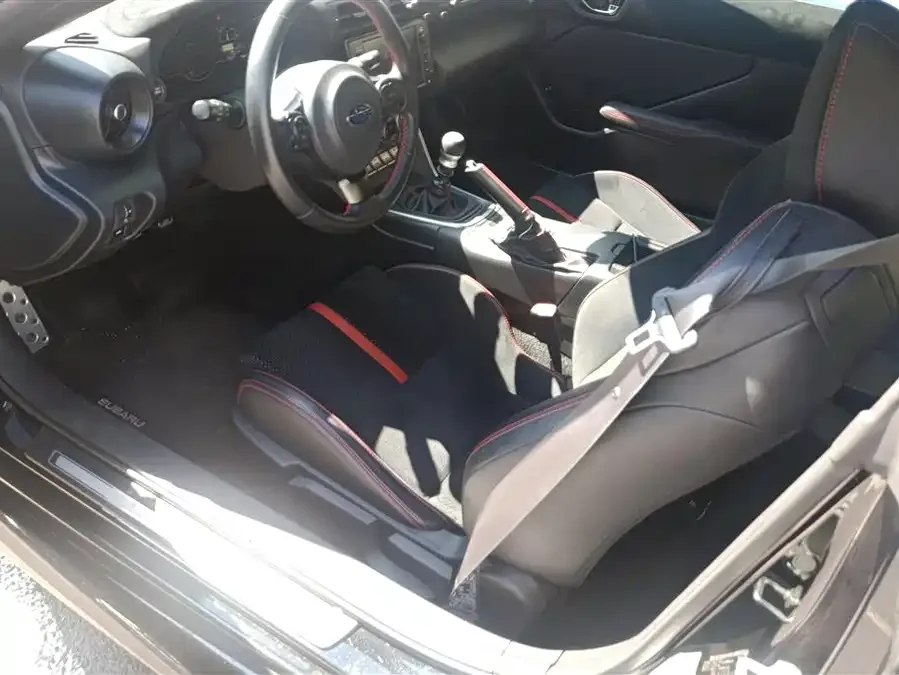 Subaru BRZ 2022 2.4L manual version 2022 — миниатюра 3