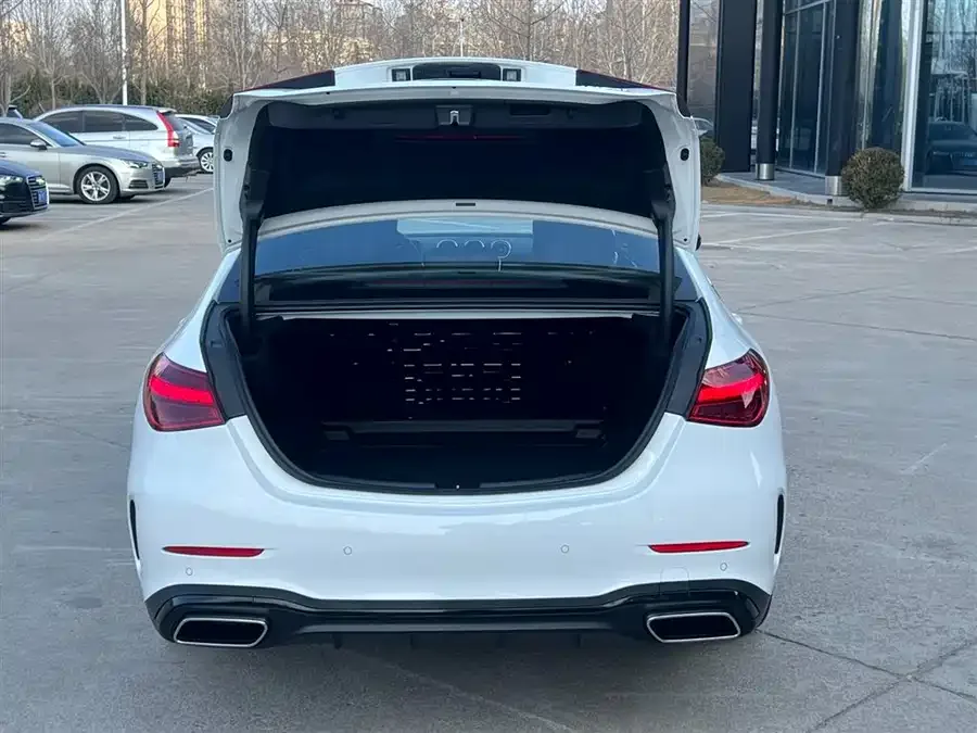 Mercedes-Benz Class C Mercedes-Benz C-Class 2025 C 260 L Night Sports Edition 2024 — миниатюра 5