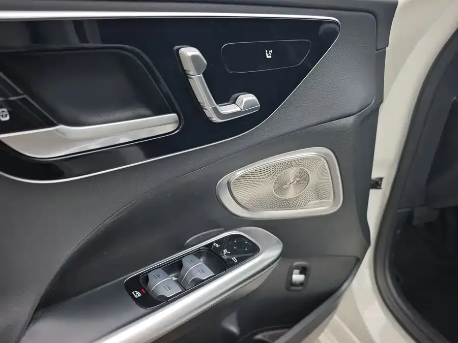 Mercedes-Benz Class C Mercedes-Benz C-Class 2025 C 260 L Night Sports Edition 2024 — миниатюра 4
