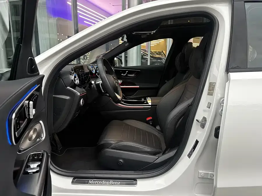 Mercedes-Benz Class C Mercedes-Benz C-Class 2025 C 260 L Night Sports Edition 2024 — миниатюра 3