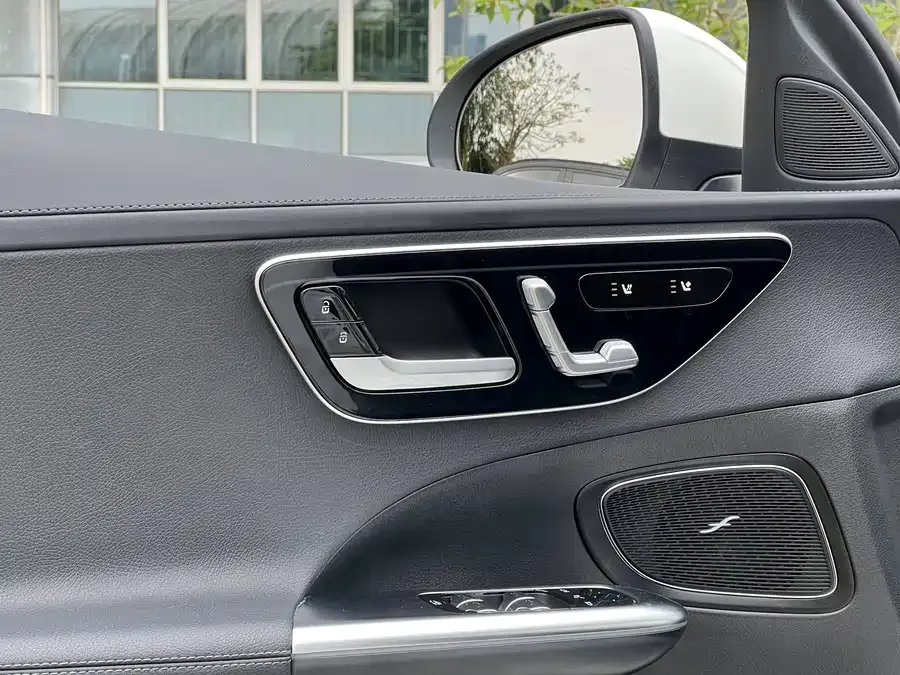 Mercedes-Benz Class C Mercedes-Benz C-Class 2025 C 260 L Sport Edition 2025 — миниатюра 4