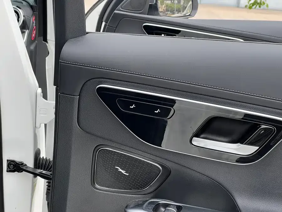 Mercedes-Benz Class C Mercedes-Benz C-Class 2025 C 260 L Sport Edition 2025 — миниатюра 5