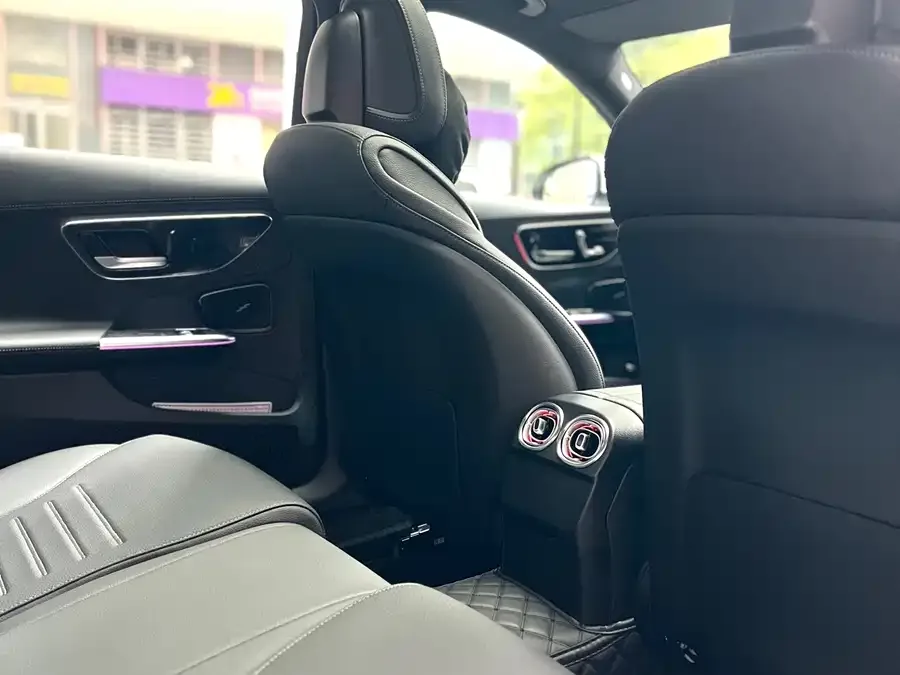 Mercedes-Benz Class C Mercedes-Benz C-Class 2024 C 260 L Sports Edition 2026 — миниатюра 3