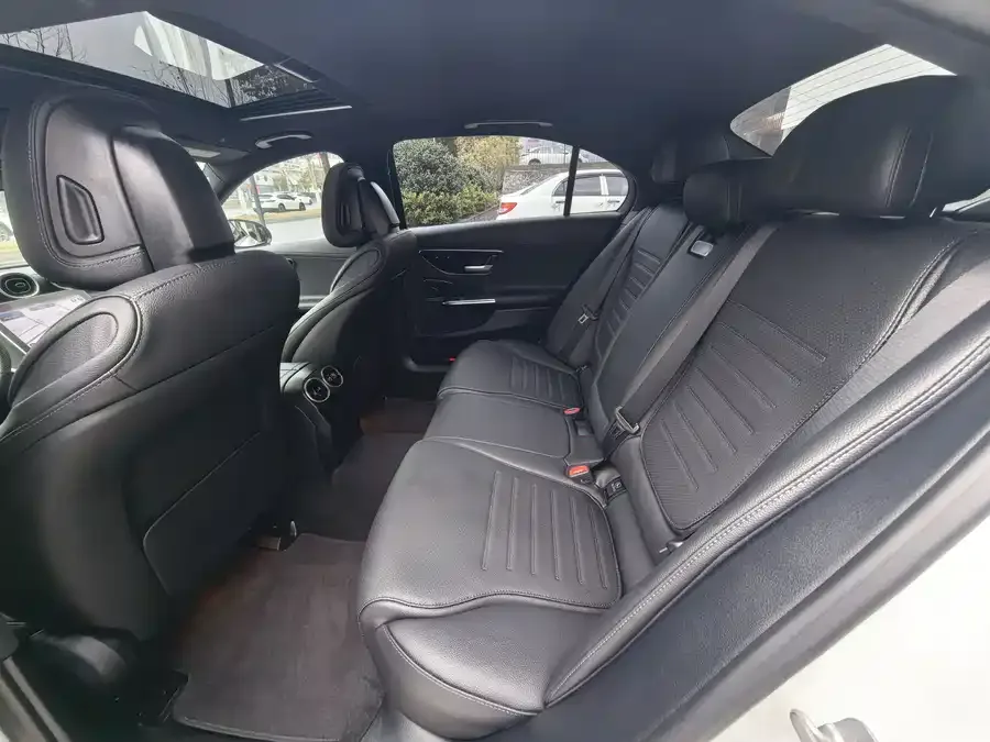 Mercedes-Benz Class C Mercedes-Benz C-Class 2024 C 200 L Sports Edition 2024 — миниатюра 3