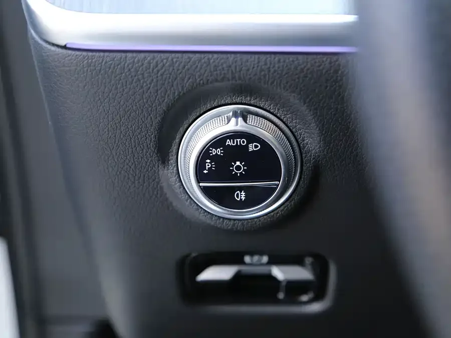 Mercedes-Benz Class C Mercedes-Benz C-Class 2024 Model Three C 260 L Sports Edition 2024 — миниатюра 4