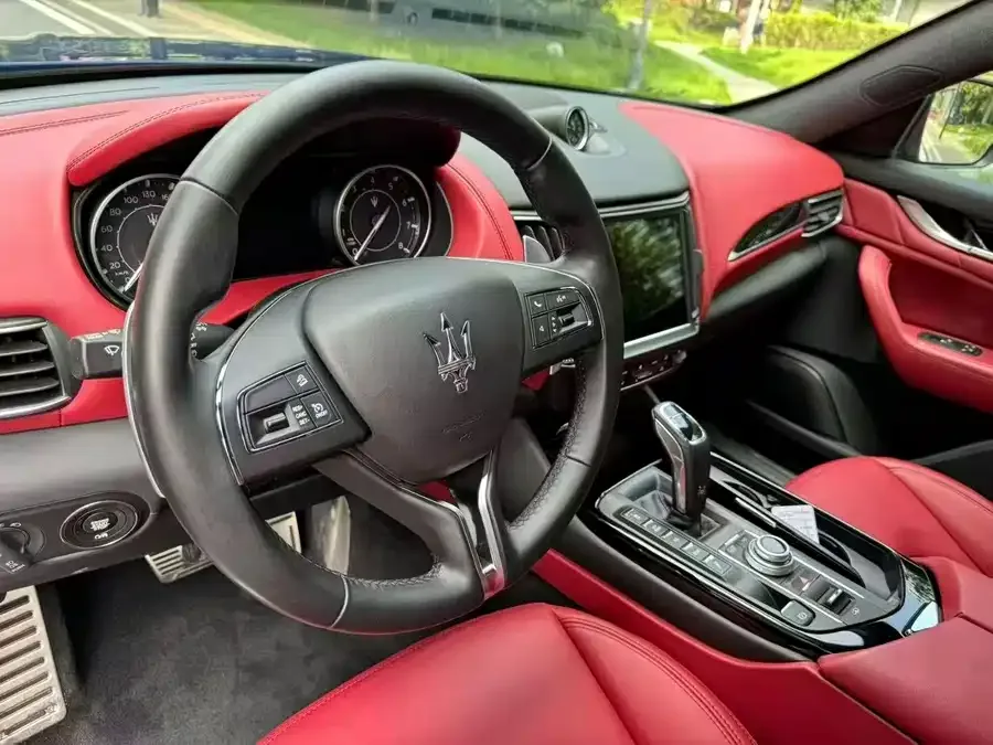 Maserati Levante Levante 2022 2.0T GT Edge Edition 2022 — миниатюра 4
