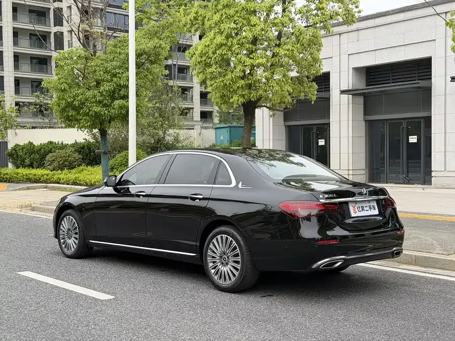 Mercedes-Benz E-Class Mercedes-Benz E-Class 2023 facelift E 300 L Luxury Edition 2023 — миниатюра 2