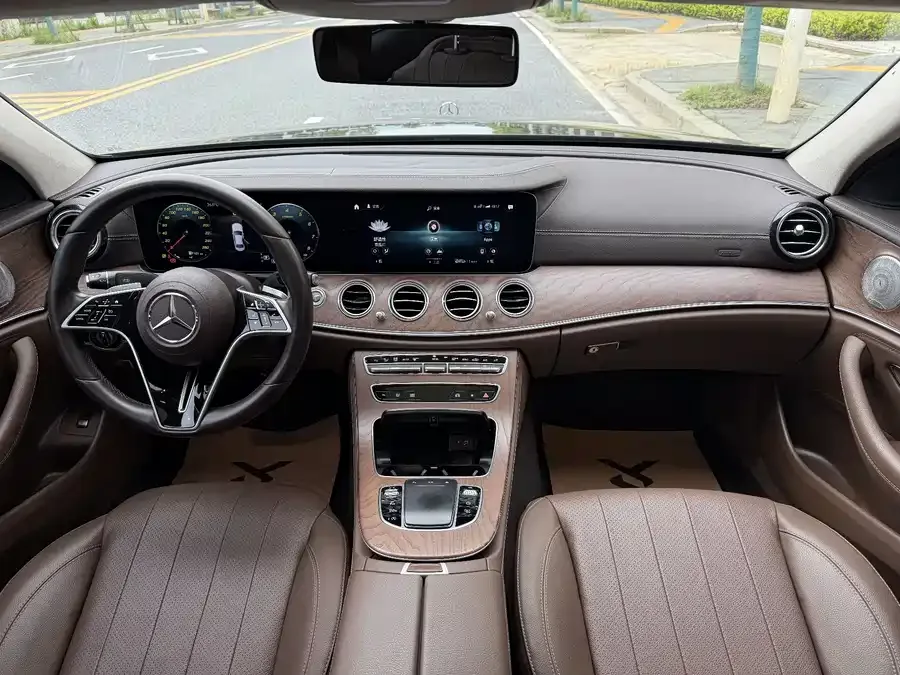Mercedes-Benz E-Class Mercedes-Benz E-Class 2023 facelift E 300 L Luxury Edition 2023 — миниатюра 3