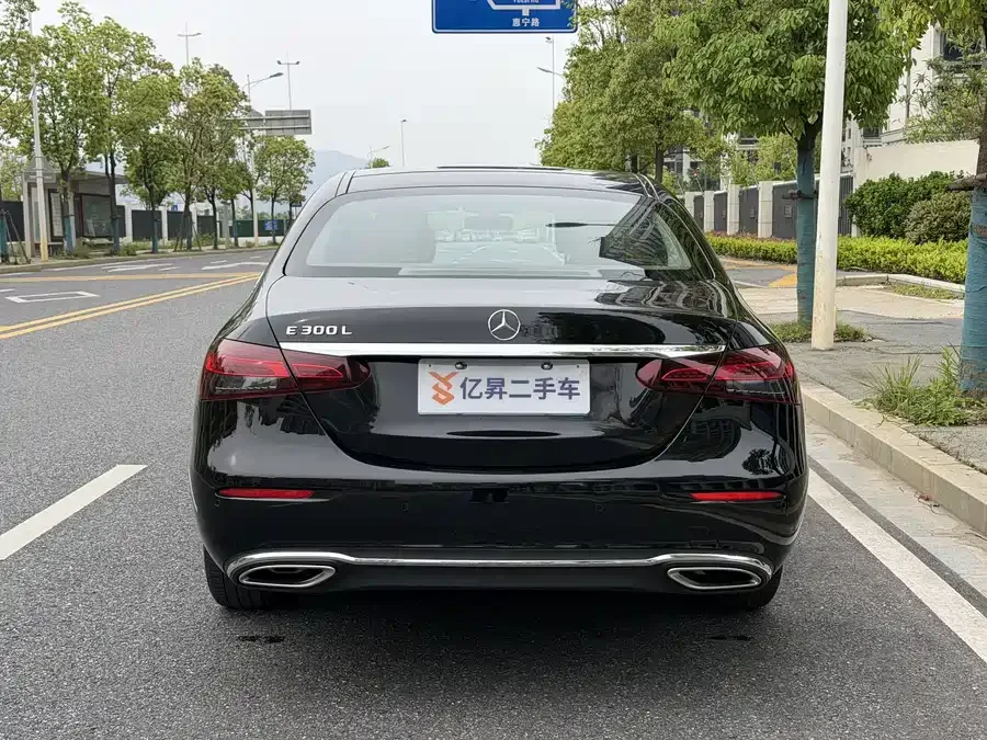 Mercedes-Benz E-Class Mercedes-Benz E-Class 2023 facelift E 300 L Luxury Edition 2023 — миниатюра 4