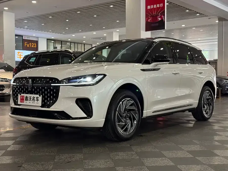 Lincoln Adventurer 2025