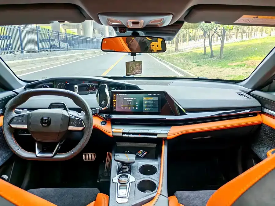 Changan UNI-V Changan UNI-V 2023 1.5T Sports Edition 2023 — миниатюра 3