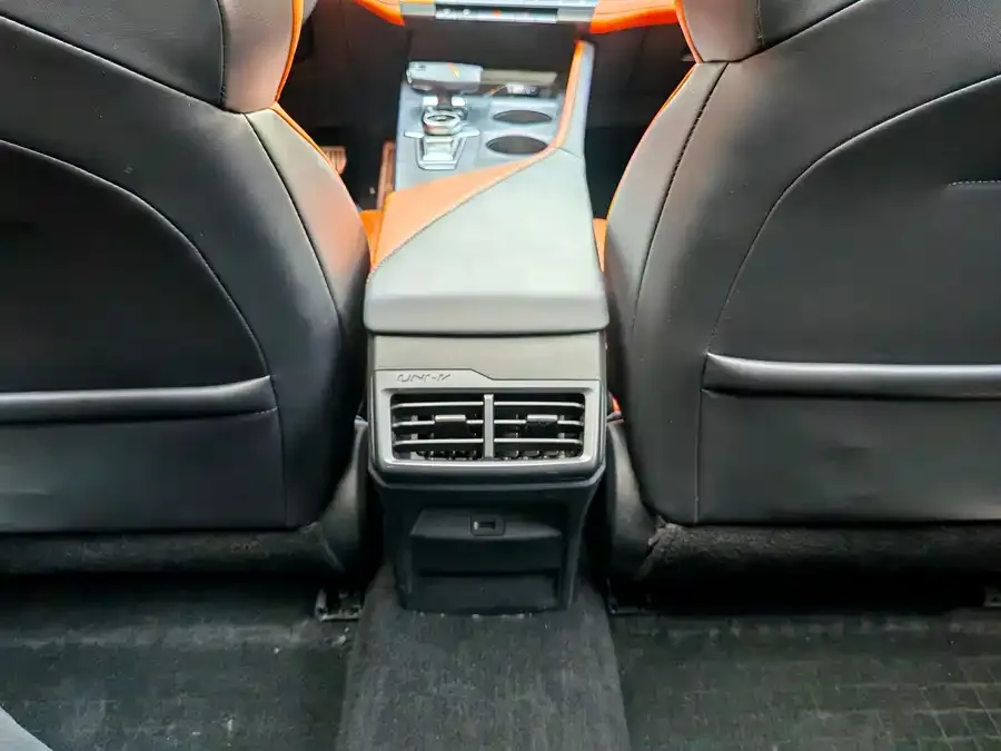 Changan UNI-V Changan UNI-V 2023 1.5T Sports Edition 2023 — миниатюра 4