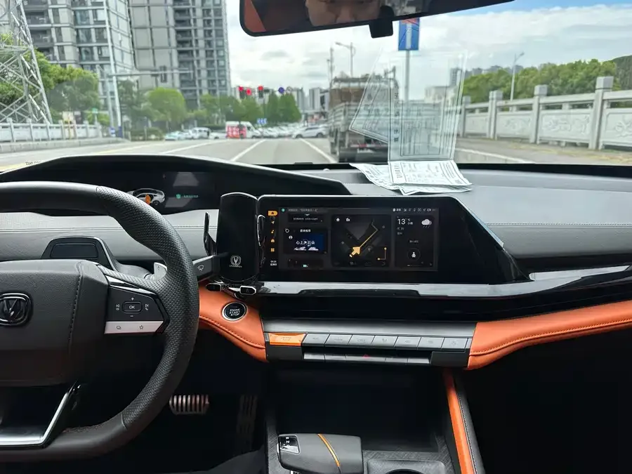 Changan UNI-V Changan UNI-V 2023 1.5T Sports Edition 2023 — миниатюра 4