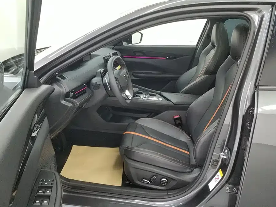 Changan UNI-V Changan UNI-V 2024 1.5T premium model 2025 — миниатюра 3