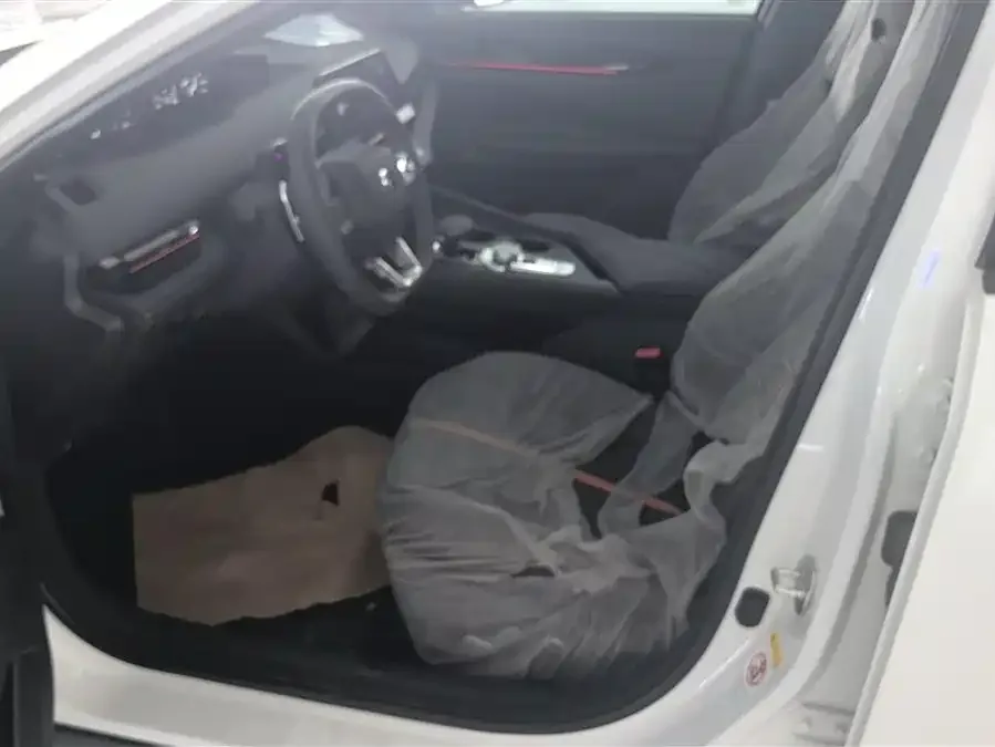 Changan UNI-V Changan UNI-V 2024 1.5T premium model 2026 — миниатюра 3