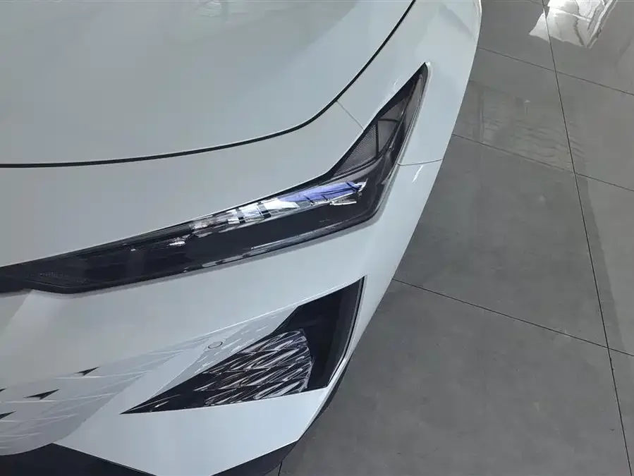Changan UNI-V Changan UNI-V 2024 1.5T premium model 2026 — миниатюра 5