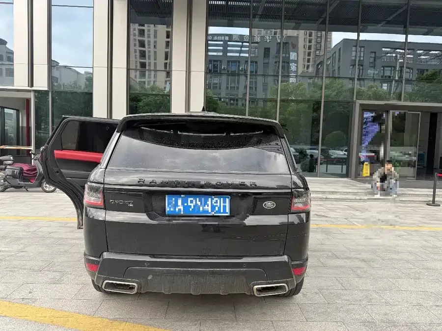 Land Rover Range Rover Sport Range Rover Sport 2022 3.0 L6 Black Edition 2022 — миниатюра 3