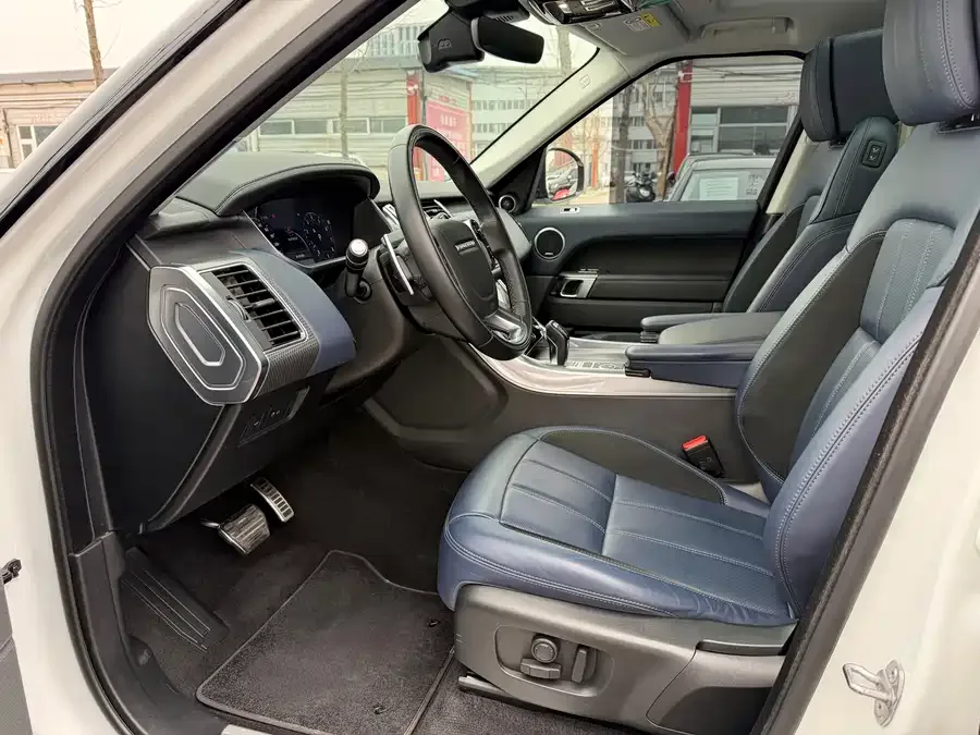 Land Rover Range Rover Sport Range Rover Sport 2022 3.0 L6 Black Edition 2022 — миниатюра 2