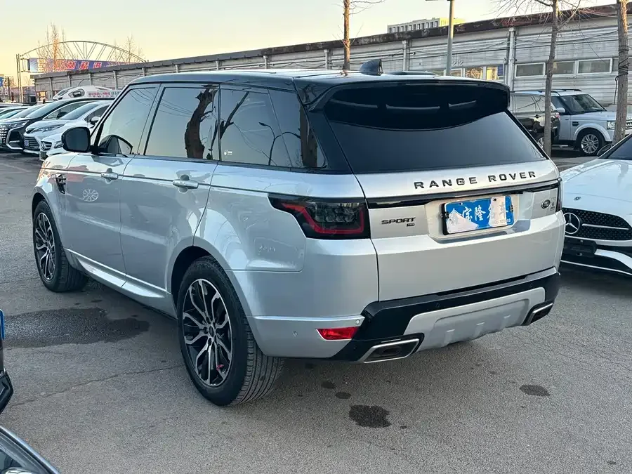 Land Rover Range Rover Sport Range Rover Sport 2022 3.0 L6 Black Edition 2022 — миниатюра 5
