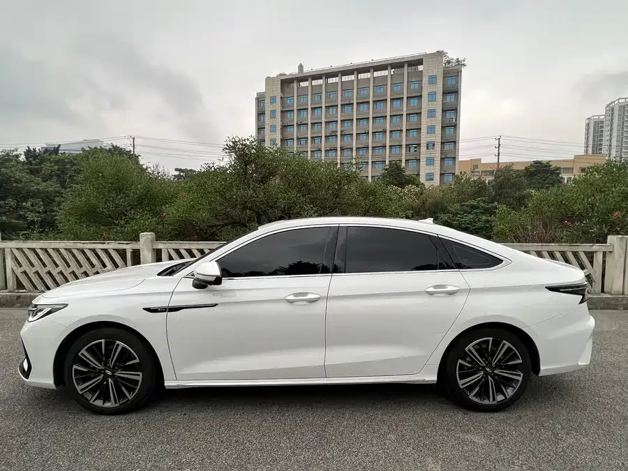 Chery Arrizo 8 Arrizo 8 2023 1.6T DCT 2023 — миниатюра 2