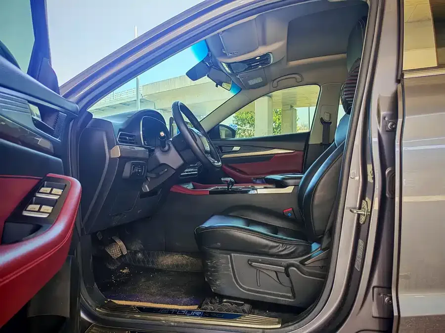 Jetour X70 Jietu X70 2023 1.5T DCT Dream Edition 7-seater 2023 — миниатюра 4
