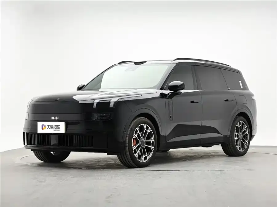 Lynk & Co 900 2025