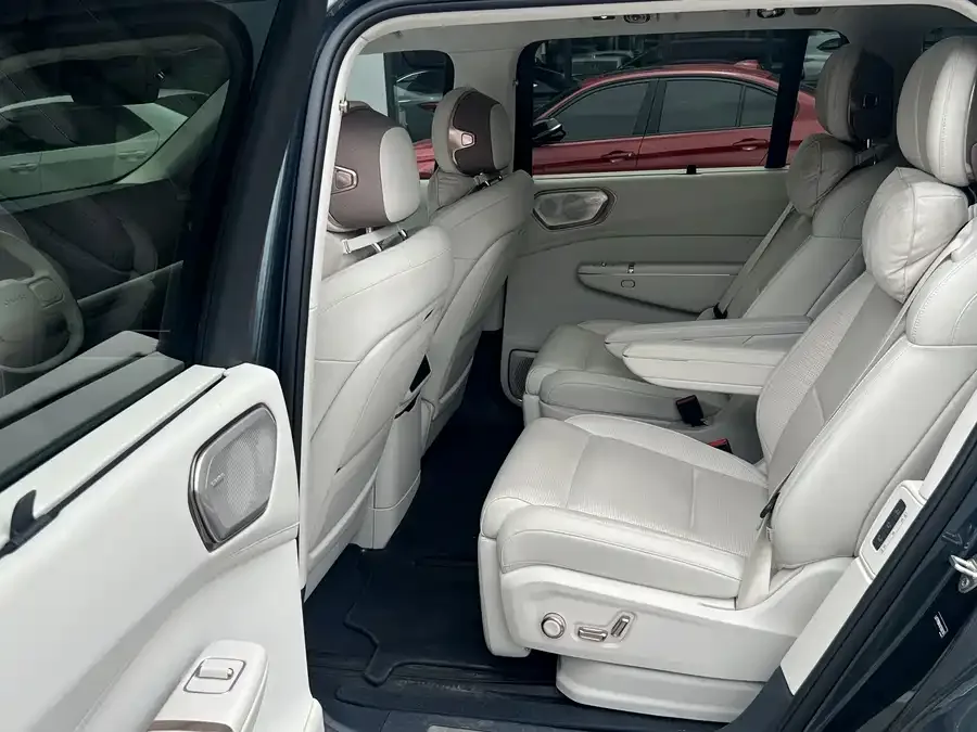 Lynk & Co 900 Lynk & Co 900 2025 2.0T Ultra 6-seater 2025 — миниатюра 4