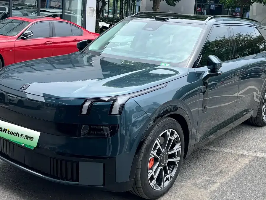 Lynk & Co 900 2025