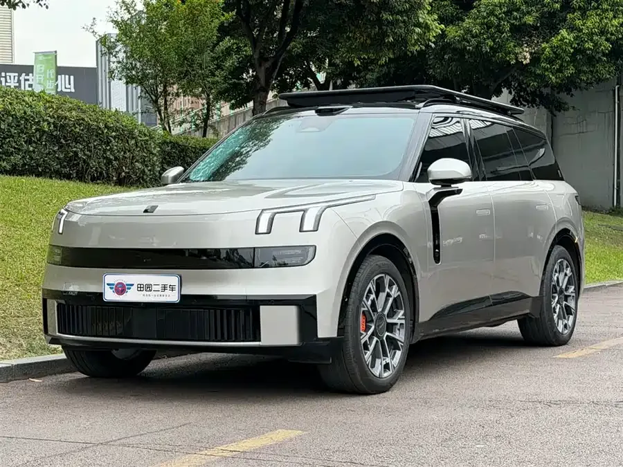 Lynk & Co 900 2025