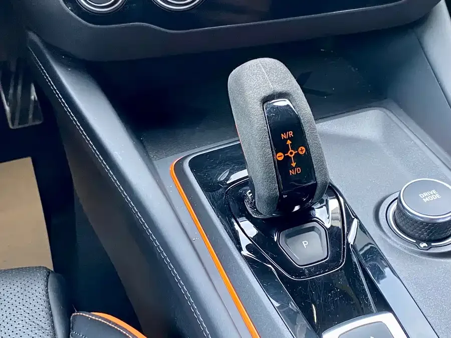Lynk & Co 02 Hatchback Lynk & Co 02 Hatchback 2021 2.0TD Halo Driving Control Kit Edition 2022 — миниатюра 5