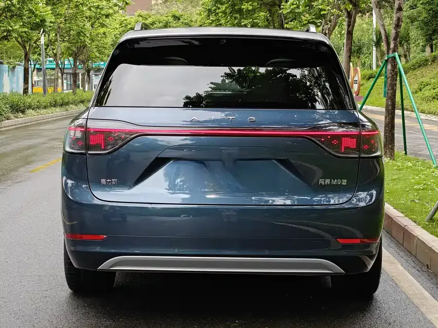 AITO M9 M9 2024 Extended Range Ultra Edition 42kWh 6-seater Edition 2024 — миниатюра 2