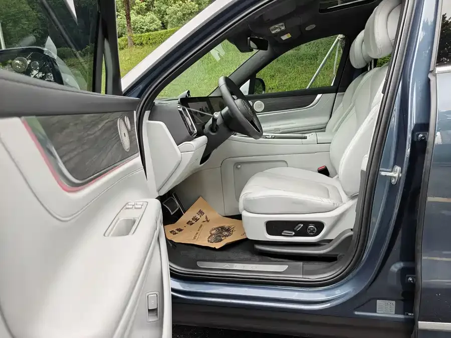 AITO M9 M9 2024 Extended Range Ultra Edition 42kWh 6-seater Edition 2024 — миниатюра 4