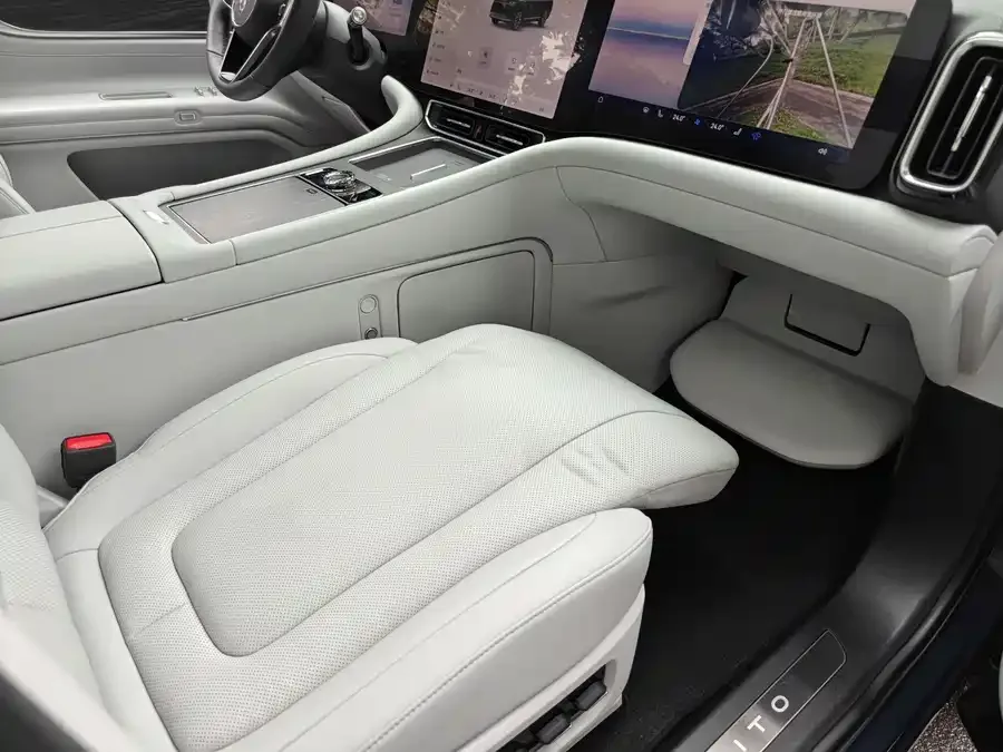 AITO M9 M9 2024 Extended Range Ultra Edition 42kWh 6-seater Edition 2024 — миниатюра 5