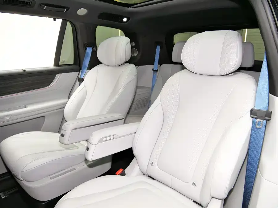 AITO M9 Wenjie M9 2024 Extended Range Max Edition 42kWh 6-seater Edition 2024 — миниатюра 3