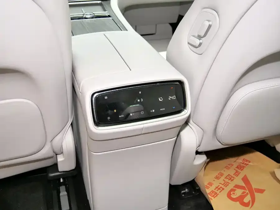AITO M9 Wenjie M9 2024 Extended Range Max Edition 42kWh 6-seater Edition 2024 — миниатюра 4