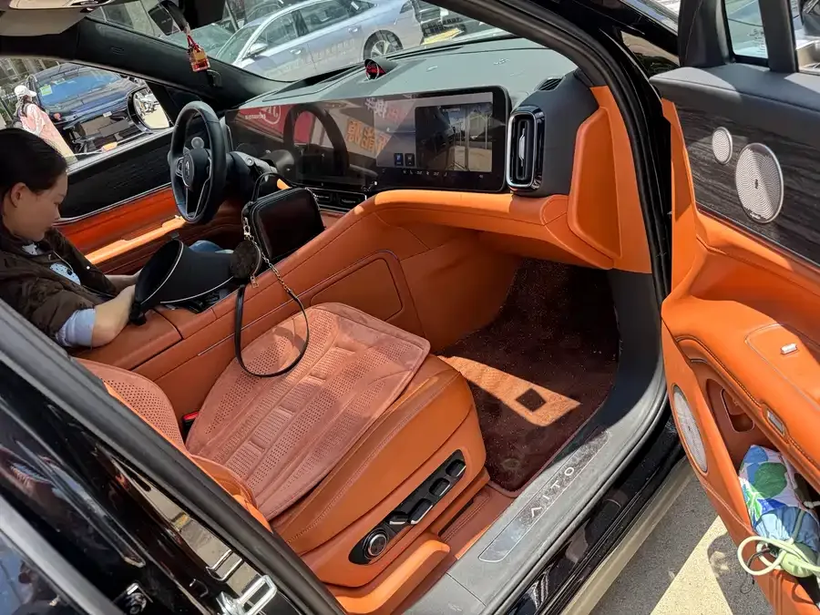 AITO M9 Wenjie M9 2025 Extended Range Max Edition 52kWh 5-Seat Version (192-line LiDAR) 2025 — миниатюра 2