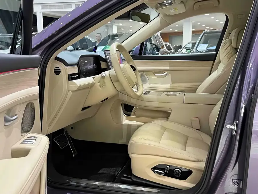 AITO M5 M5 2025 Extended Range Ultra 4WD Edition 2025 — миниатюра 3