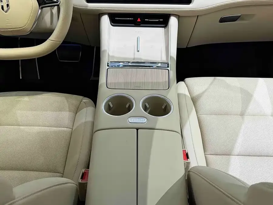 AITO M5 M5 2025 Extended Range Ultra 4WD Edition 2025 — миниатюра 4