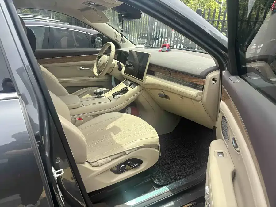 AITO M7 QM7 2024 1.5T RWD Plus Edition 5 Seaters 2023 — миниатюра 4