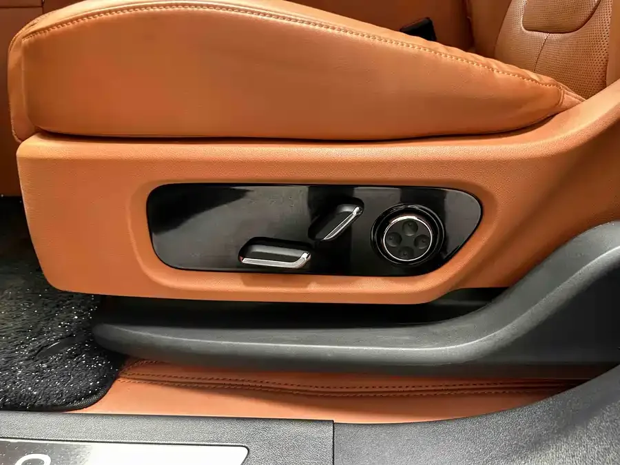 AITO M9 M9 2024 Extended Range Ultra Edition 42kWh 6-seater Edition 2024 — миниатюра 5